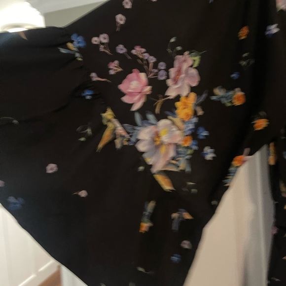 Off the shoulder Bell sleeve City Chic floral Romper/playsuit - Picture 3 of 6